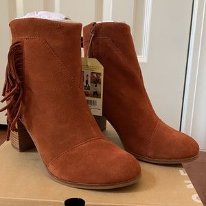 NWT Toms Lunata in Cognac Suede with Fringe, Size 10